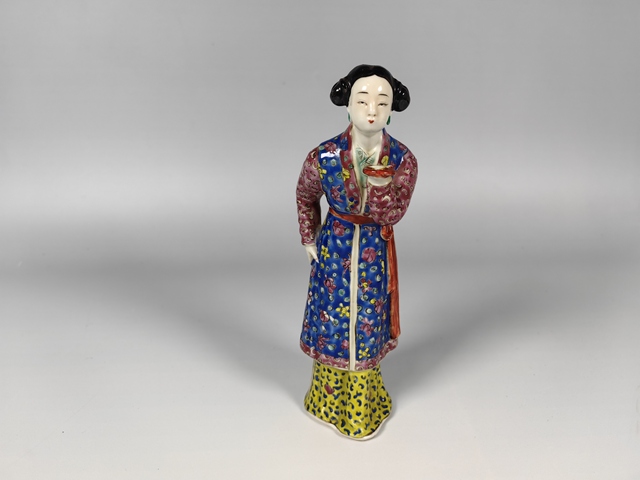 古玩陶瓷民國仕女粉彩雕塑真品鑒賞圖