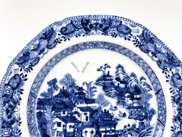 古玩陶瓷清乾隆·漿胎山水樓閣人物八方盤拍賣，當前價格0元