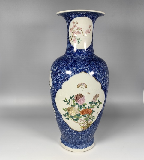 古玩陶瓷晚清民國青花留白粉彩開窗四季花卉紋觀音瓶真品鑒賞圖