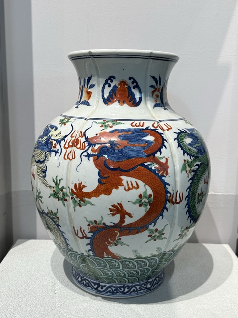 古玩陶瓷青花五彩龍紋花口尊真品鑒賞圖