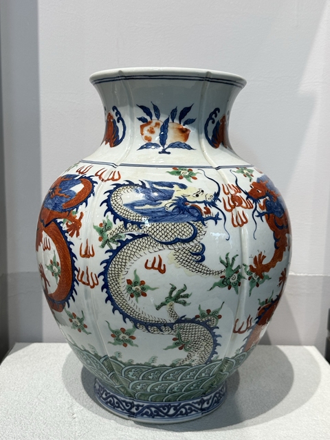 古玩陶瓷青花五彩龍紋花口尊真品鑒賞圖