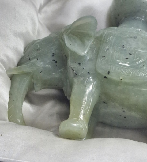 古玩玉器大象玉石雕件真品鑒賞圖