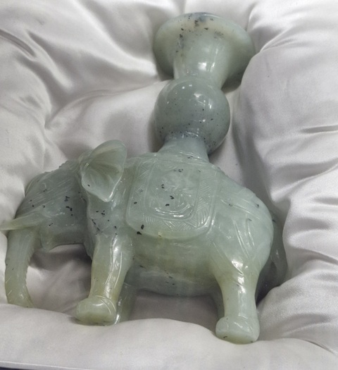 古玩玉器大象玉石雕件真品鑒賞圖