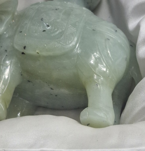 古玩玉器大象玉石雕件真品鑒賞圖
