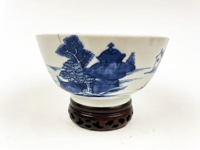 古玩陶瓷清中期·青花山水樓閣人物碗拍賣，當前價格150元