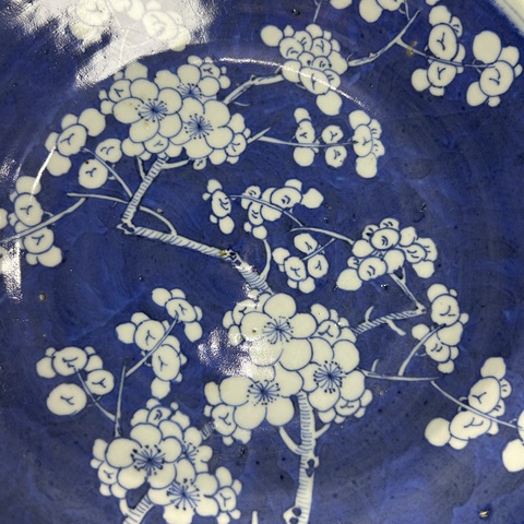 古玩陶瓷青花冰梅圖盤真品鑒賞圖