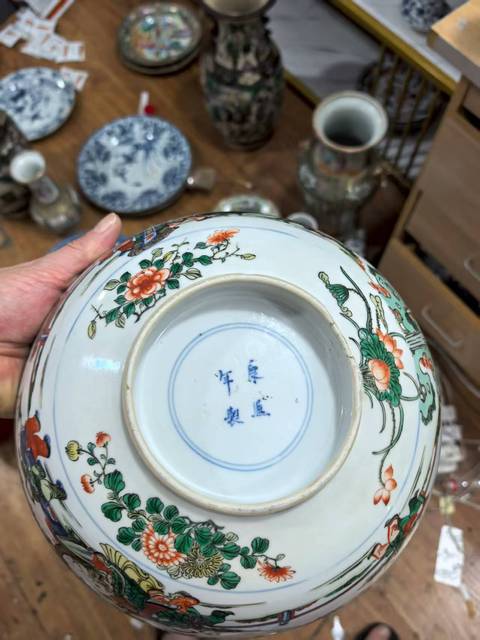 古玩陶瓷人物紋青花五彩碗真品鑒賞圖