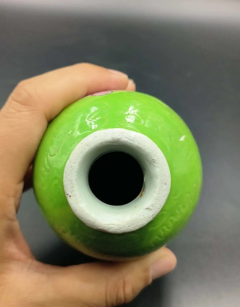 古玩陶瓷蘋果綠地軋道粉彩花卉紋柳葉瓶拍賣,當前價格999元