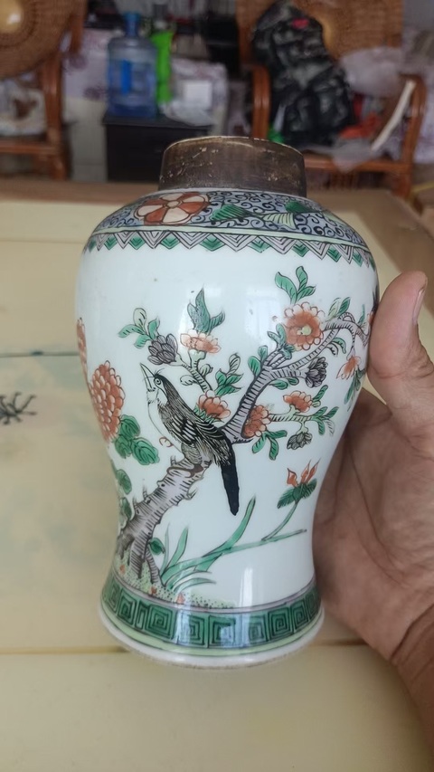 古玩陶瓷花鳥蝶紋五彩瓶真品鑒賞圖