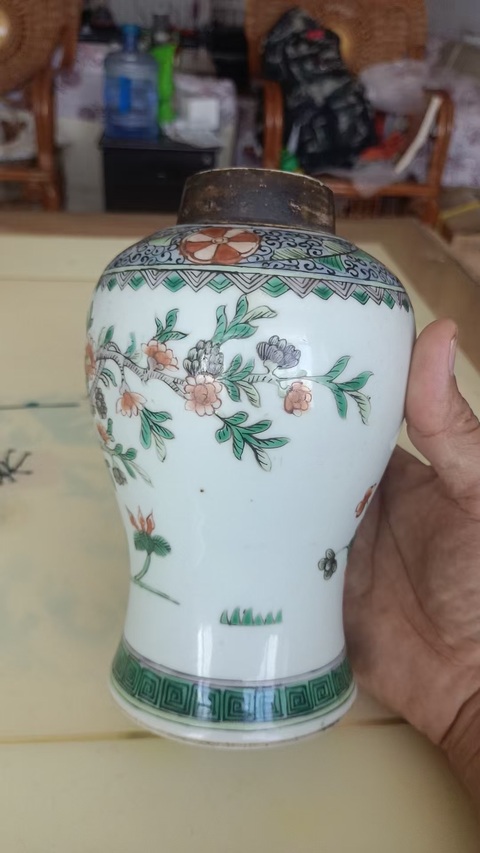 古玩陶瓷花鳥蝶紋五彩瓶真品鑒賞圖