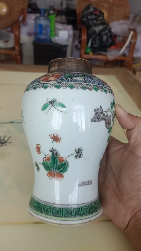 古玩陶瓷花鳥蝶紋五彩瓶真品鑒賞圖
