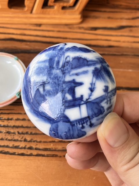 古玩陶瓷青花山水人物紋印盒真品鑒賞圖