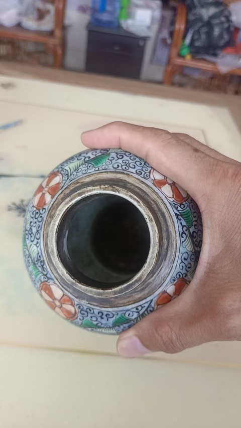 古玩陶瓷花鳥蝶紋五彩瓶真品鑒賞圖