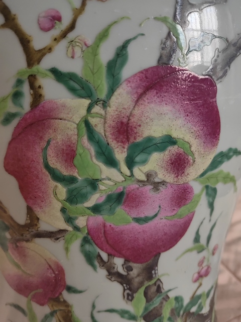 古玩陶瓷桃紋粉彩將軍罐真品鑒賞圖