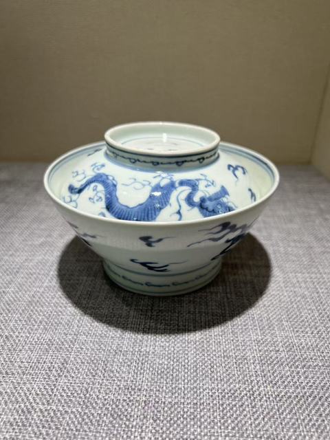 古玩陶瓷青花云龍紋蓋碗真品鑒賞圖