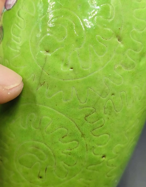 古玩陶瓷蘋果綠地軋道粉彩花卉紋柳葉瓶拍賣,當前價格999元