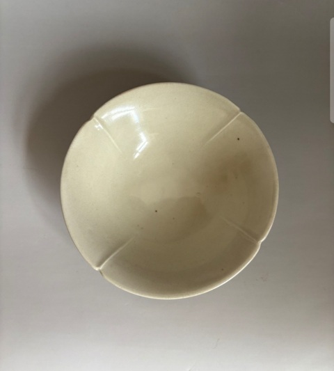 古玩陶瓷邢窯四出筋花口盞真品鑒賞圖