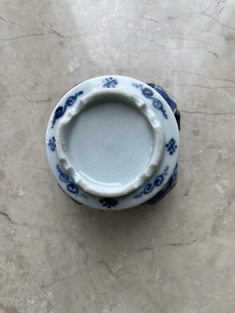 古玩陶瓷青花花卉紋杯（日本瓷）真品鑒賞圖