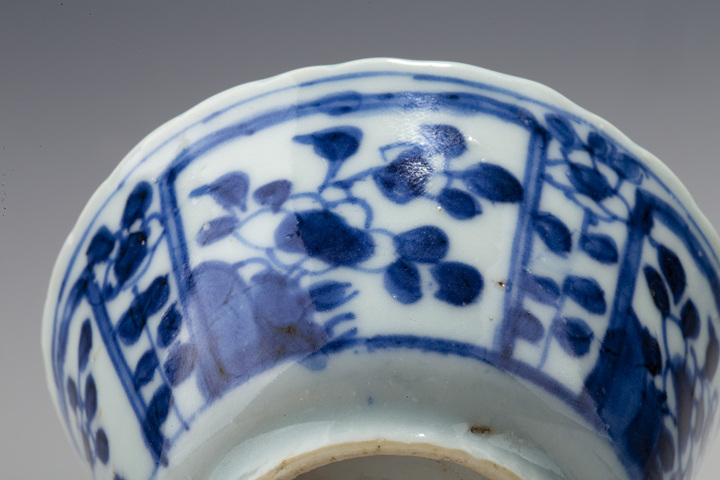 古玩陶瓷清康熙·青花開窗花卉紋花口杯
真品鑒賞圖