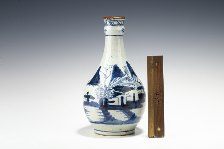 古玩陶瓷清中·青花山水樓閣紋蒜頭瓶拍賣，當前價格336元