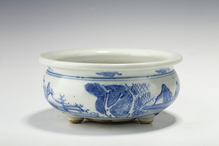 古玩陶瓷清中早·德化窯青花山水紋三足爐
真品鑒賞圖