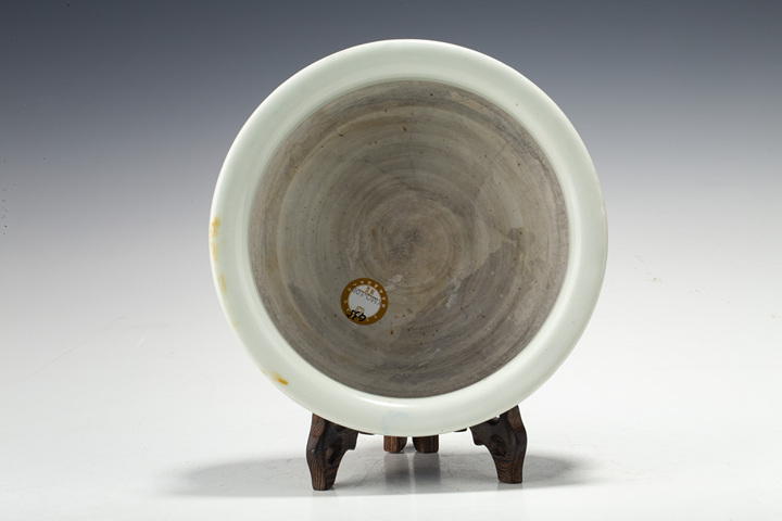 古玩陶瓷清中早·德化窯青花山水紋三足爐
真品鑒賞圖