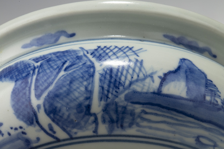 古玩陶瓷清中早·德化窯青花山水紋三足爐
真品鑒賞圖