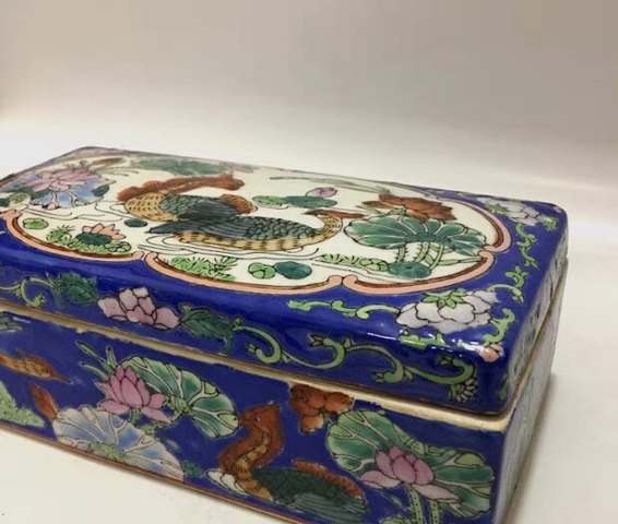 古玩陶瓷蓮池游禽滿池嬌蓋盒真品鑒賞圖