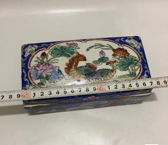 古玩陶瓷蓮池游禽滿池嬌蓋盒真品鑒賞圖