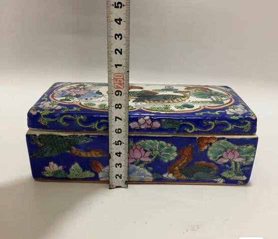 古玩陶瓷蓮池游禽滿池嬌蓋盒真品鑒賞圖