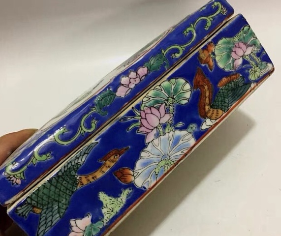 古玩陶瓷蓮池游禽滿池嬌蓋盒真品鑒賞圖