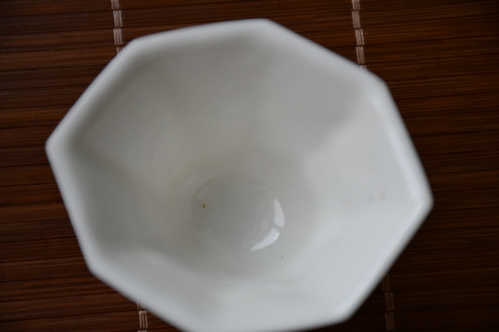 古玩陶瓷白釉八方四足杯真品鑒賞圖
