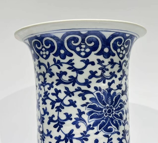 古玩陶瓷花卉紋青花花觚真品鑒賞圖