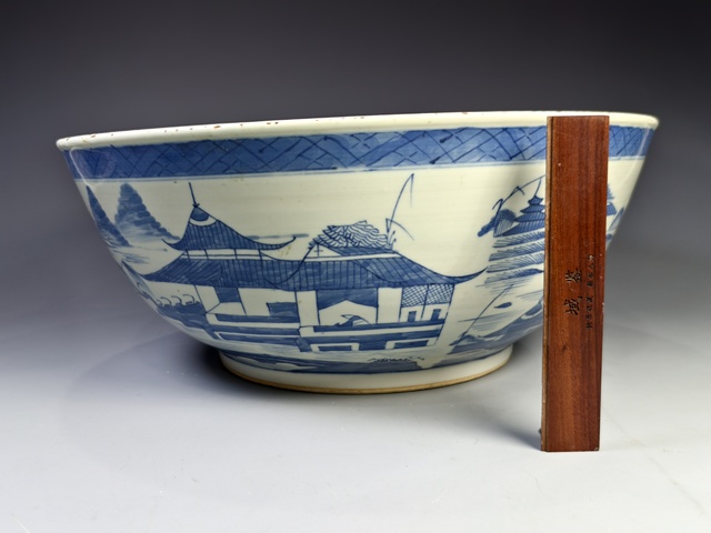 古玩陶瓷清中期·青花山水樓閣紋大碗拍賣，當(dāng)前價(jià)格5328元