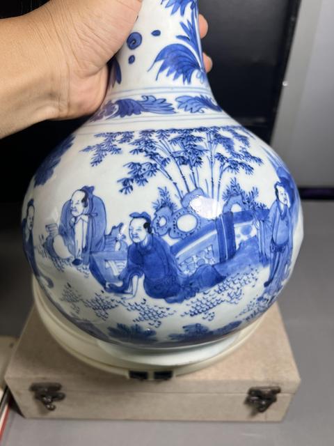 古玩陶瓷明崇禎 青花人物紋蒜頭瓶真品鑒賞圖