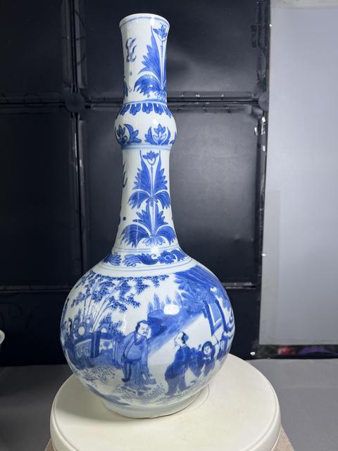 古玩陶瓷明崇禎 青花人物紋蒜頭瓶真品鑒賞圖