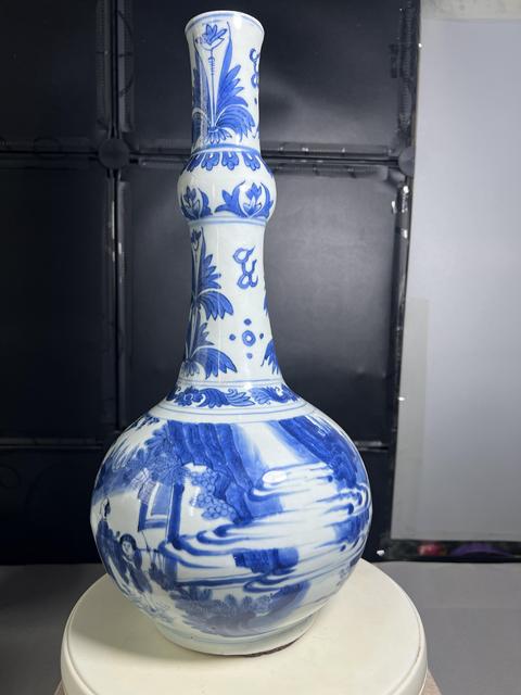 古玩陶瓷明崇禎 青花人物紋蒜頭瓶真品鑒賞圖