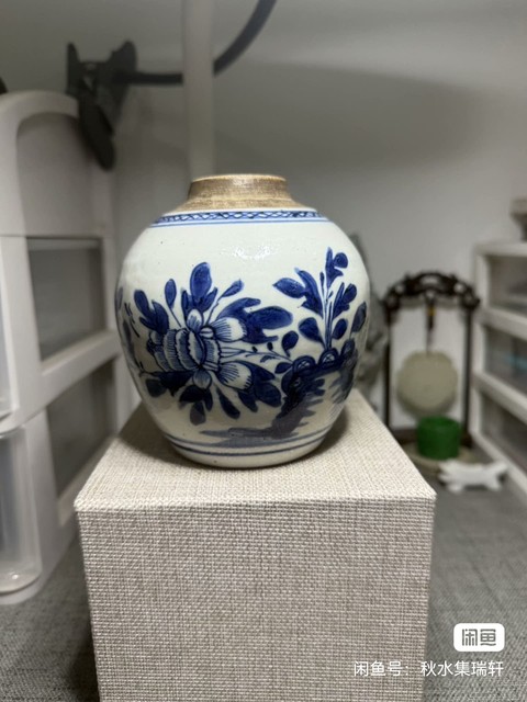 古玩陶瓷花卉紋青花罐真品鑒賞圖