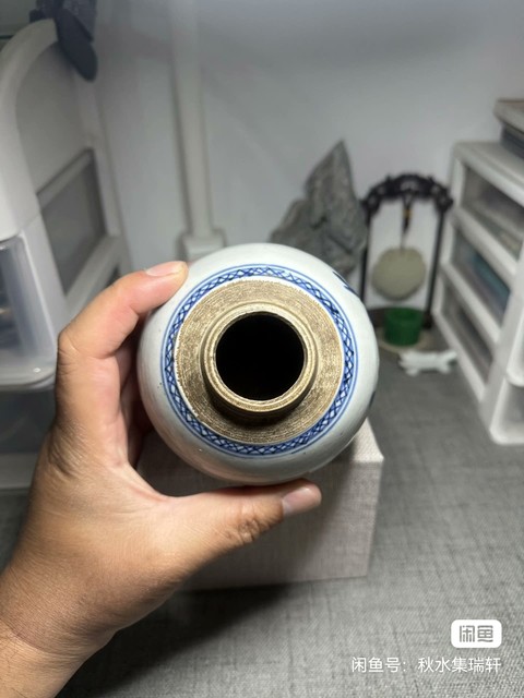 古玩陶瓷花卉紋青花罐真品鑒賞圖