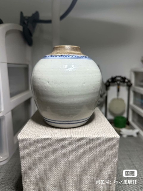 古玩陶瓷花卉紋青花罐真品鑒賞圖