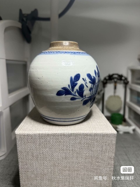 古玩陶瓷花卉紋青花罐真品鑒賞圖