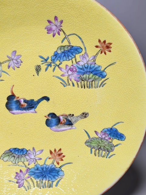古玩陶瓷花鳥紋粉彩盤真品鑒賞圖