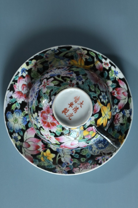 古玩陶瓷墨地粉彩百花不落地杯碟真品鑒賞圖