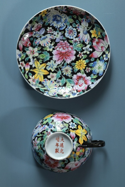 古玩陶瓷墨地粉彩百花不落地杯碟真品鑒賞圖