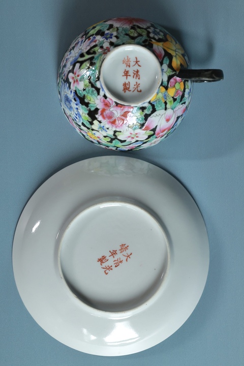 古玩陶瓷墨地粉彩百花不落地杯碟真品鑒賞圖