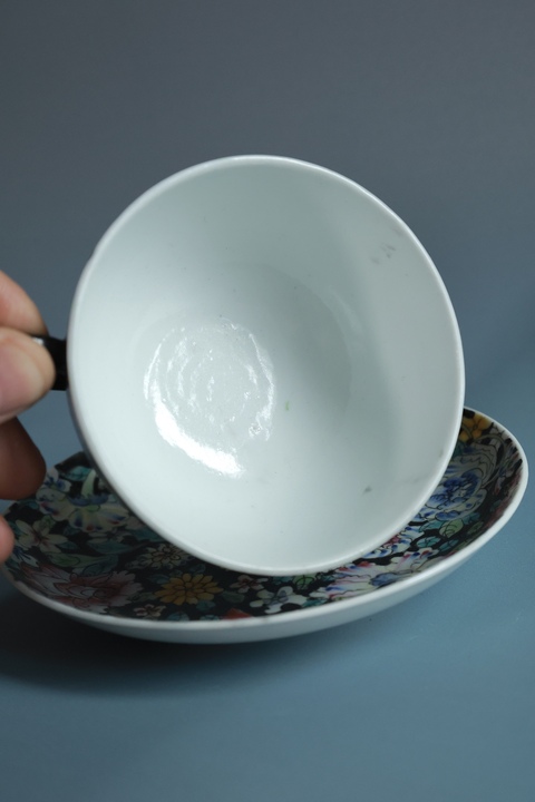 古玩陶瓷墨地粉彩百花不落地杯碟真品鑒賞圖