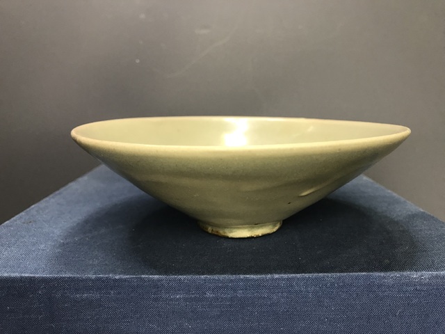 古玩陶瓷五代耀州窯青釉斗笠盞拍賣,當(dāng)前價格32000元