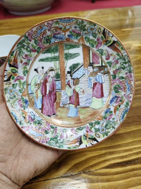 古玩陶瓷人物花鳥蝶紋廣彩杯盤真品鑒賞圖