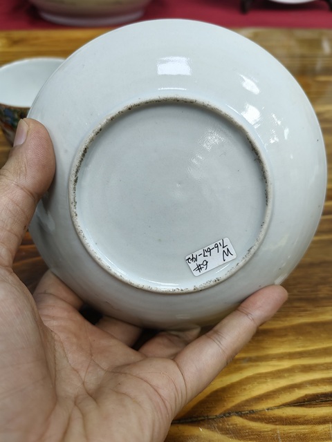 古玩陶瓷人物花鳥蝶紋廣彩杯盤真品鑒賞圖