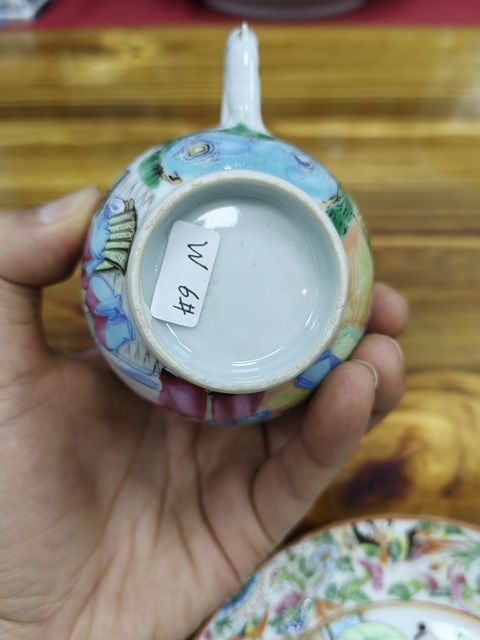 古玩陶瓷人物花鳥蝶紋廣彩杯盤真品鑒賞圖